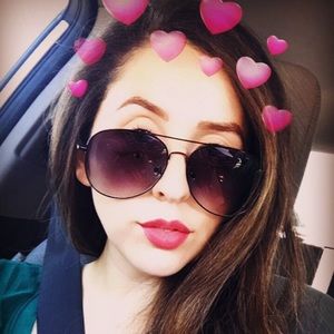 Meet your Posher, Crystal